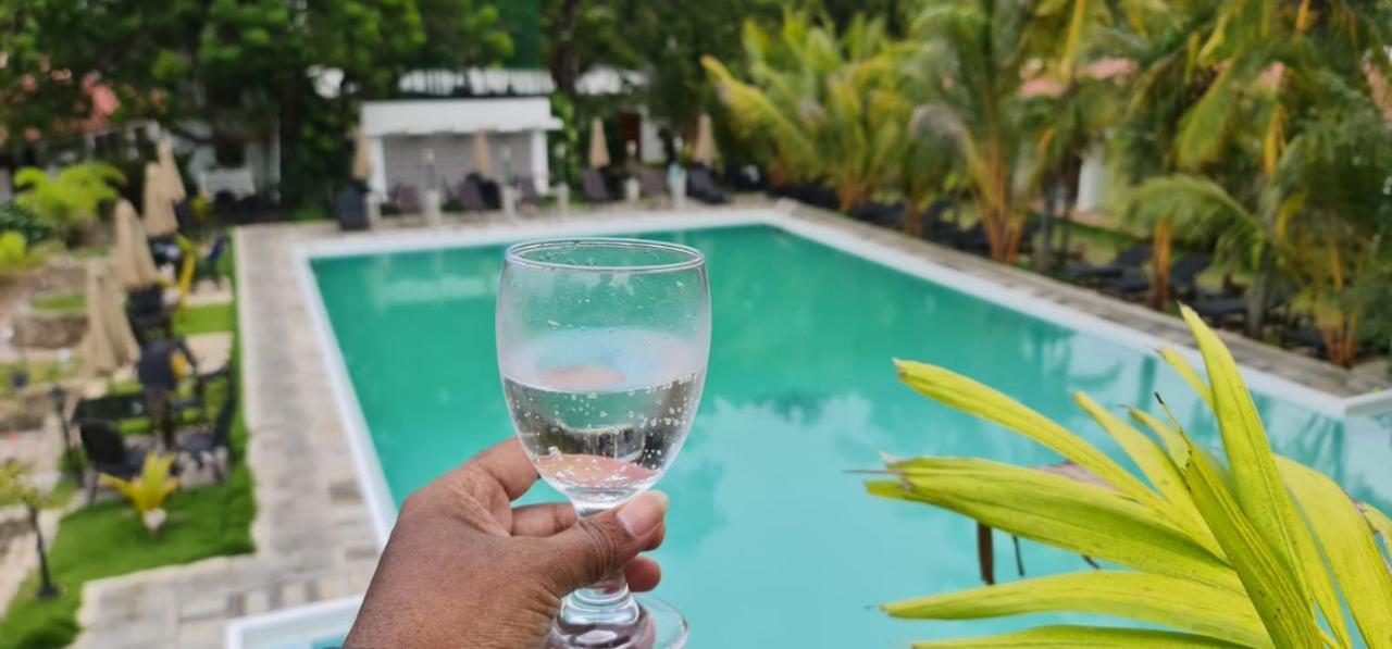 Lucky Beach Resort トリンコマリー エクステリア 写真