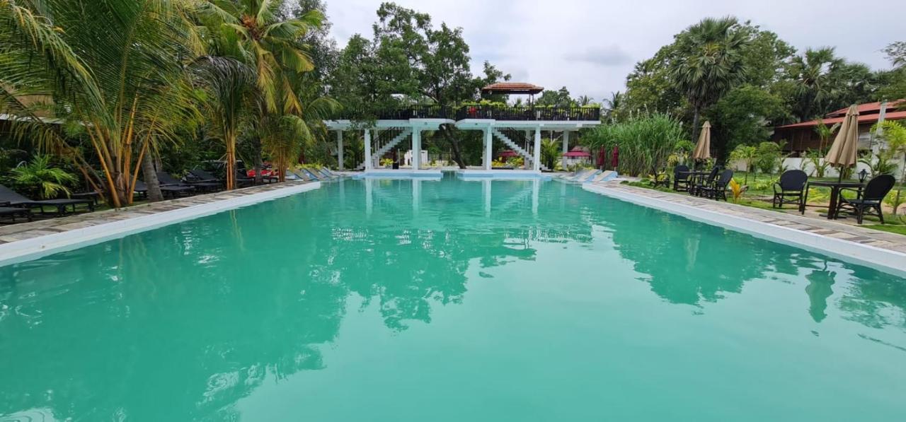 Lucky Beach Resort トリンコマリー エクステリア 写真
